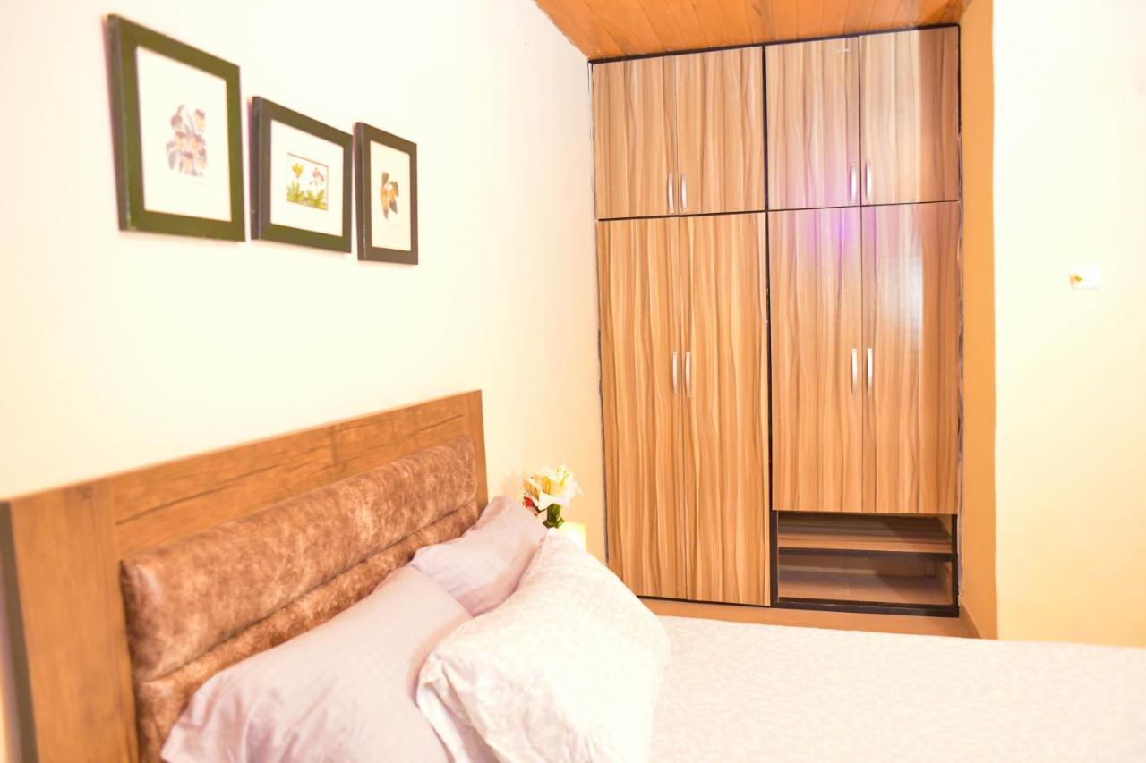 Living Green Apartments Airport Pick Up Бенін-Сіті Екстер'єр фото