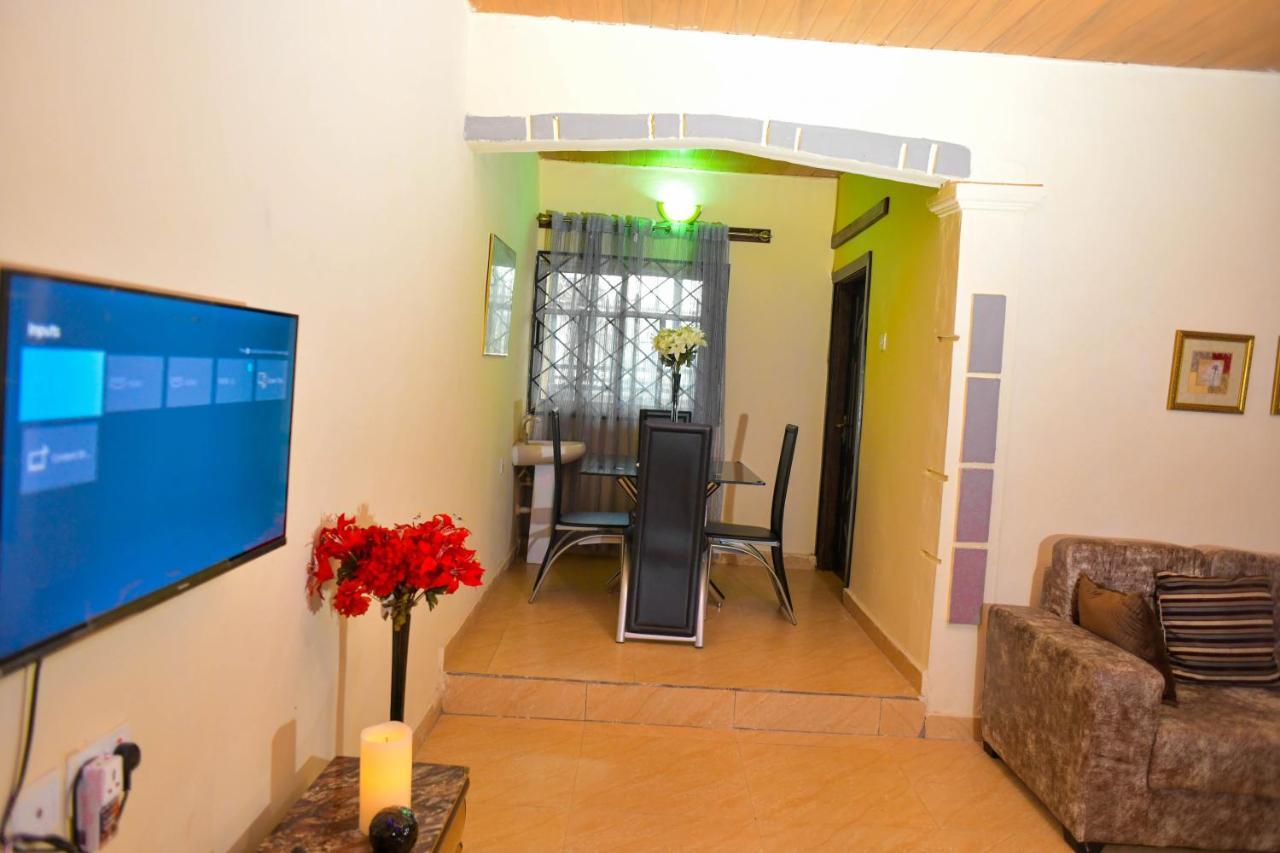 Living Green Apartments Airport Pick Up Бенін-Сіті Екстер'єр фото