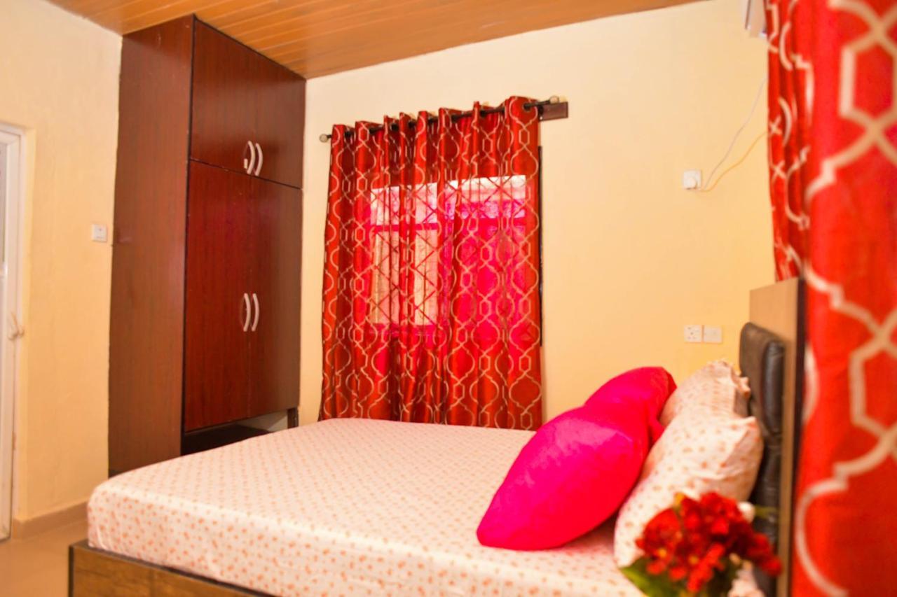 Living Green Apartments Airport Pick Up Бенін-Сіті Екстер'єр фото